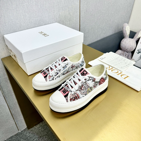 ディオール靴背面デザイン